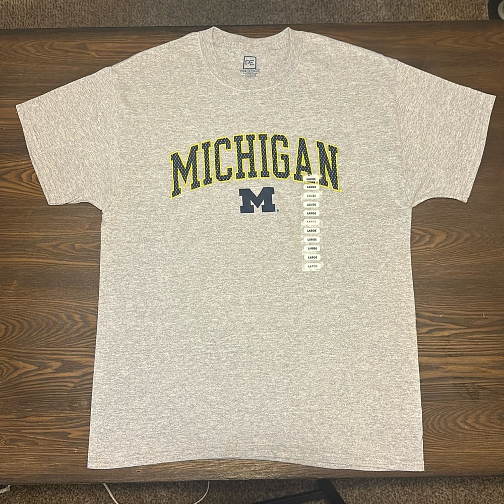 University of Michigan Large T-Shirt (BRAND NEW)